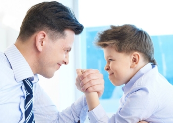 Découvrez les Secrets pour Gagner au Bras de Fer sans Risquer de Blessures !