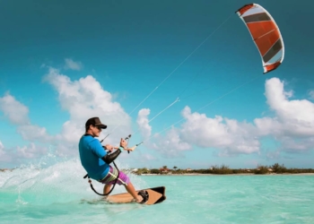 Découvrez les Spots de Kitesurf Incontournables et Époustouflants au Portugal !