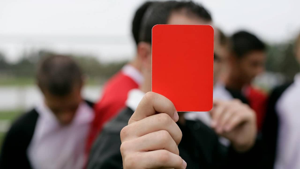 Découvrez le Guide Ultime pour Devenir un Arbitre de Football Professionnel !