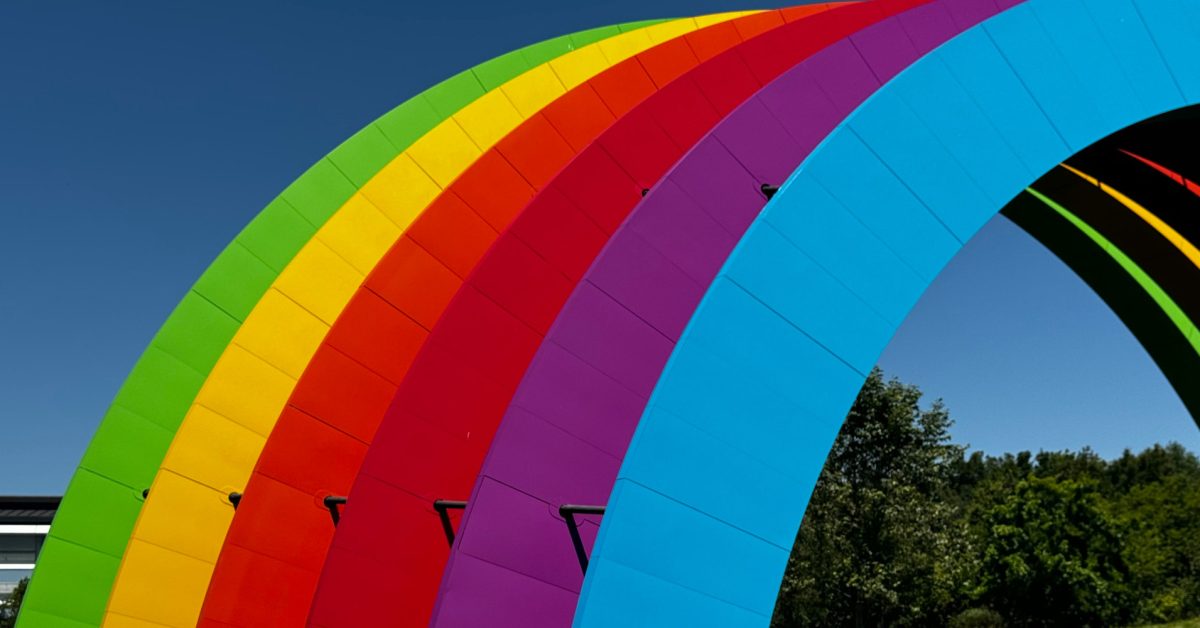 Apple Park Ravive son Arc-en-Ciel : Ce Que WWDC 2025 Nous Réserve !