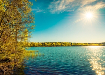 Découvrez le Secret du Plus Grand Lac du Monde : Top 10 Incontournable