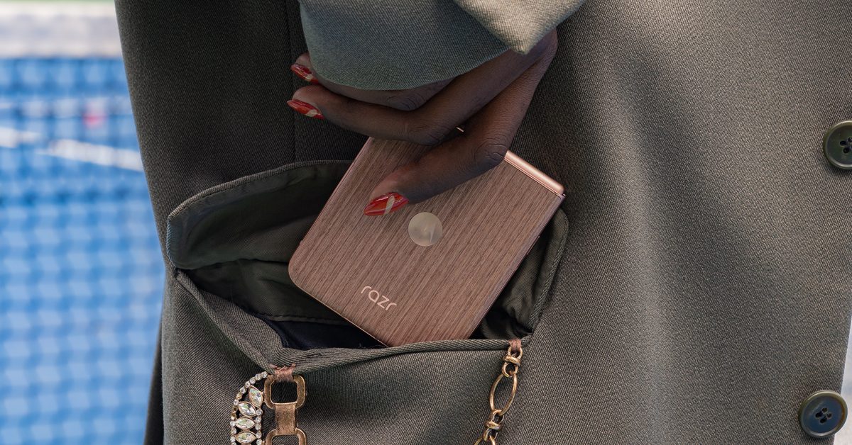 Découvrez le Motorola Razr Ultra : Performance Éblouissante et Charge Ultra-Rapide à Seulement 1 299 $ !