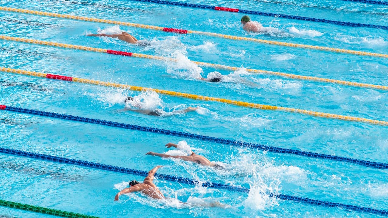 Découvrez les Astuces Inattendues pour Maîtriser les 4 Nages comme un Pro