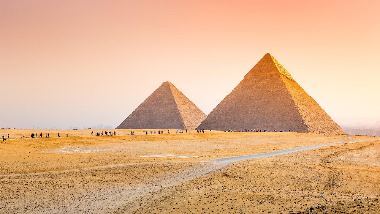 Découvrez les Secrets des Plus Grandes Pyramides du Monde !