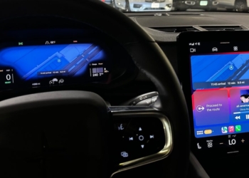 redige un nouveau titre légèrement putaclic seo en utilisant les bons mots clés à partir de celuici sans ajouter de date si le titre d&rsquo;origine n&rsquo;en contient pas iOS 18.4 breaks CarPlay connectivity for some iPhone users