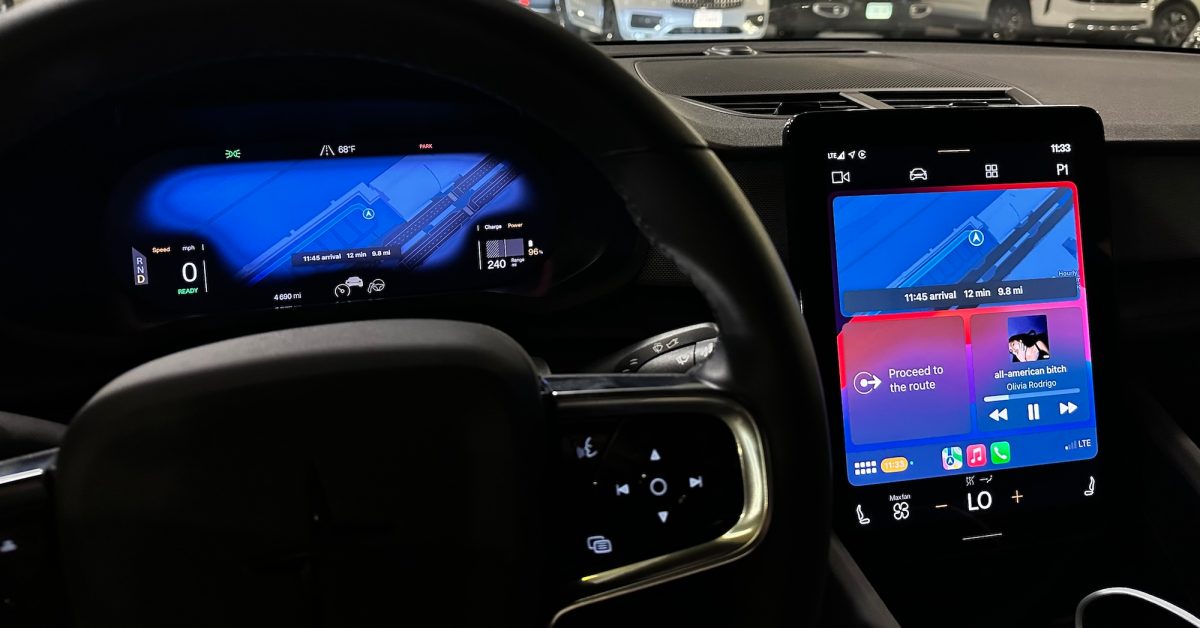redige un nouveau titre légèrement putaclic seo en utilisant les bons mots clés à partir de celuici sans ajouter de date si le titre d&rsquo;origine n&rsquo;en contient pas iOS 18.4 breaks CarPlay connectivity for some iPhone users