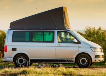 Découvrez la meilleure tente de toit pour 4 personnes : Guide ultime pour un camping inoubliable !