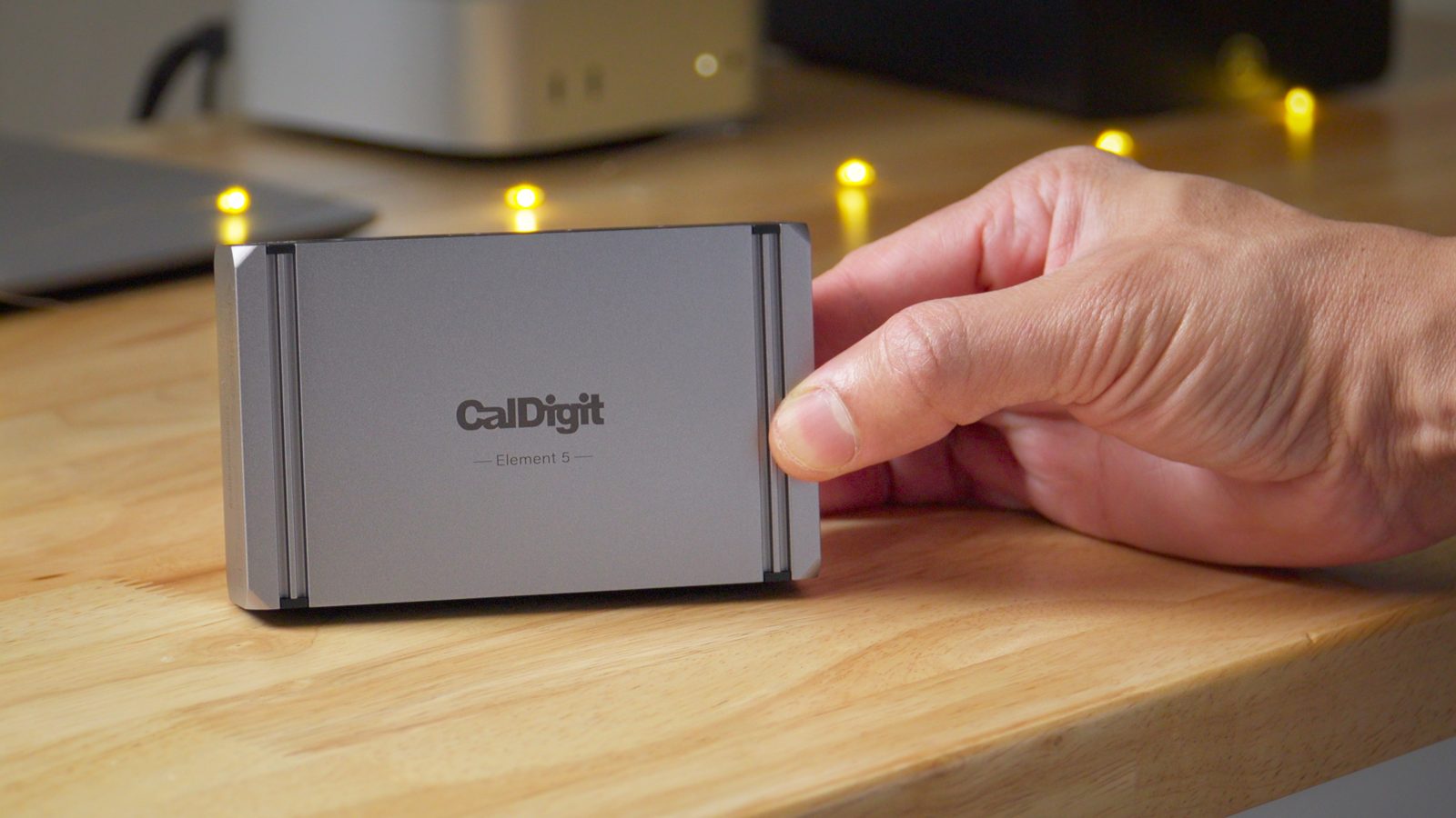 Découvrez le CalDigit Element 5 Hub : Le Meilleur Allié Thunderbolt 5 pour les Utilisateurs de Mac !