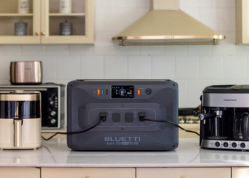 Découvrez comment le BLUETTI Apex 300 réinvente la puissance : Flexibilité hors réseau et secours accessible !