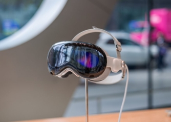 Révélations chocs : Ce que les rumeurs dévoilent sur les prochaines générations d&rsquo;Apple Vision Pro !