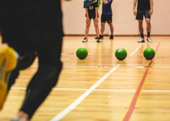 Découvrez le Dodgeball : Le Sport Fun et Tactique qui Fait Bouger !