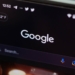 Google Discover : Le Nouveau Design Révolutionne la Visibilité des Noms de Sites !