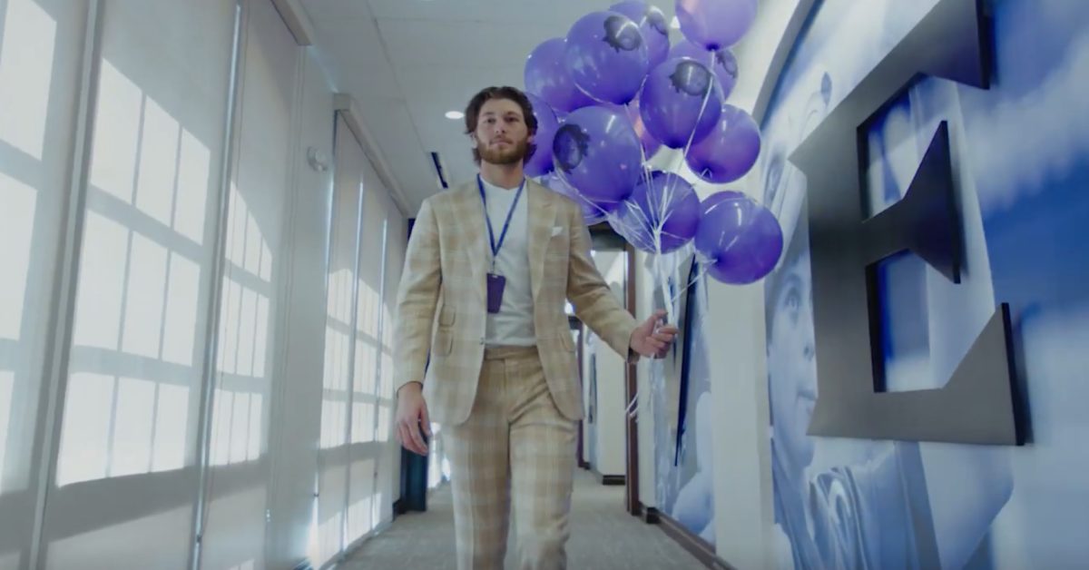 Découvrez la Parodie Hilarante de la NFL : Le Calendrier de Severance Révélé de Manière Étonnante !