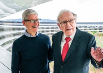 Tim Cook révèle : Warren Buffett, l&rsquo;un des plus grands privilèges de sa vie !