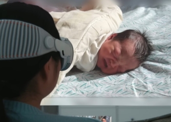 Découvrez la Tendre Émotion d&rsquo;une Mère Revivant la Première Année de Son Bébé Grâce à la Nouvelle Vision Pro d&rsquo;Apple