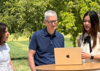 Tim Cook Éblouit les Gagnants du Swift Student Challenge à Apple Park : Découvrez les Moments Inoubliables!