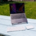 Découvrez le Casa Pop Up Desk de Logitech : La Solution Parfaite pour Travailler de N’importe Où !