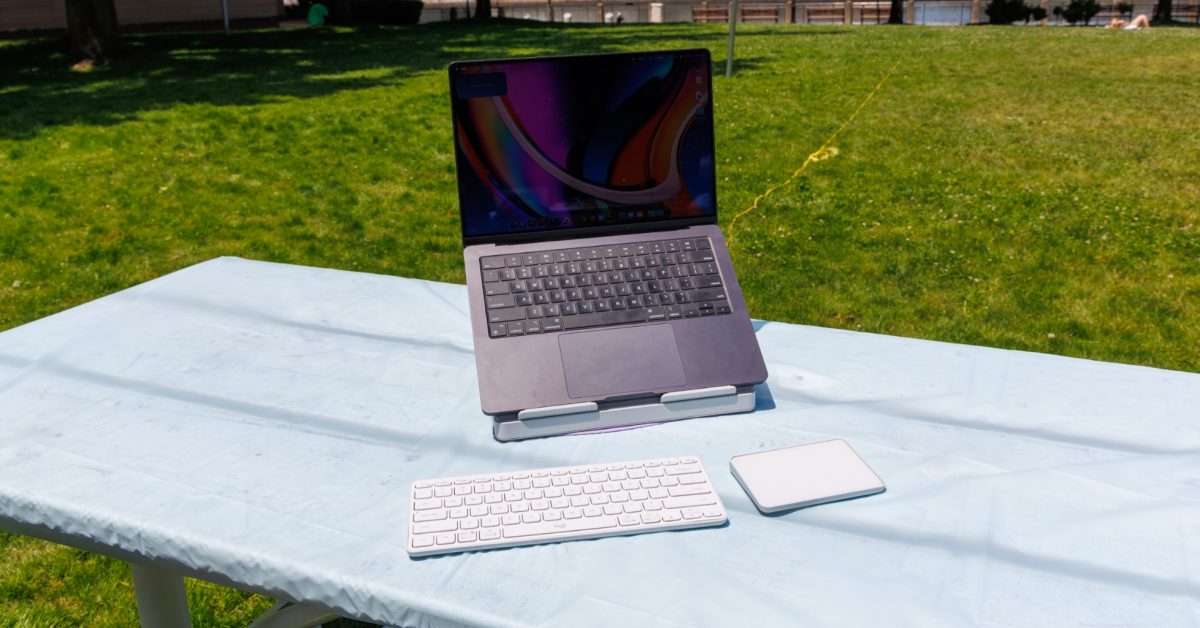 Découvrez le Casa Pop Up Desk de Logitech : La Solution Parfaite pour Travailler de N&rsquo;importe Où !
