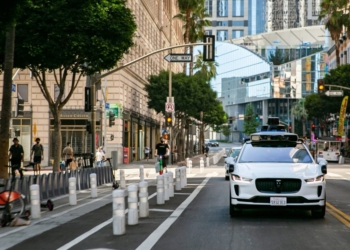 LAPD Demands Waymo to Suspend Service After Shocking Series of Electric Vehicle Fires!