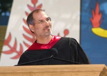 Découvrez les Secrets Cachés du Discours Légendaire de Steve Jobs à Stanford : Analyse et Nouvelle Vidéo Révélatrice !