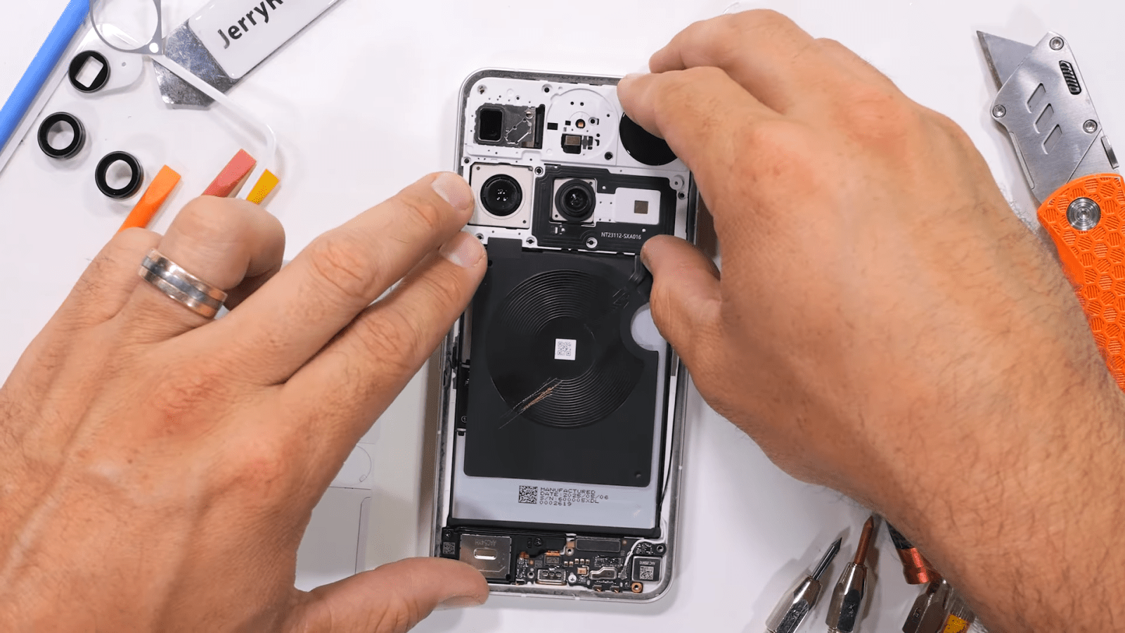 Découvrez pourquoi le Nothing Phone (3) est le smartphone le plus robuste et facilement réparable sur le marché !