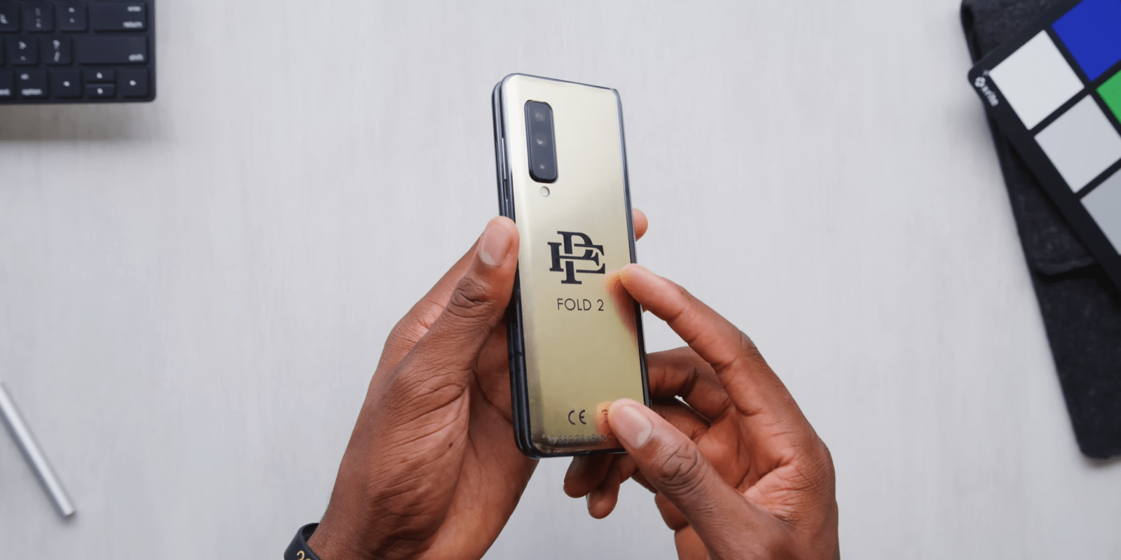 Vous vous souvenez de l&rsquo;incroyable portable en or d&rsquo;Escobar ? Découvrez pourquoi son créateur s&rsquo;apprête à purger une peine de prison !
