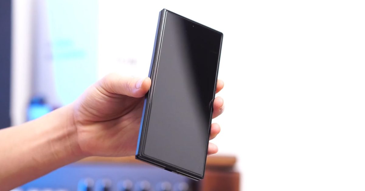 Découvrez le Galaxy Z Fold 7 : Vidéo Éblouissante du Smartphone Pliable Ultra Fin en Mode Fermé !
