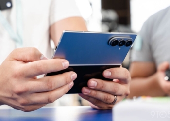 Samsung Réinvente le Futur : Découvrez le Mystérieux &lsquo;Galaxy Z Trifold&rsquo; et Ses Innovations Surprenantes !