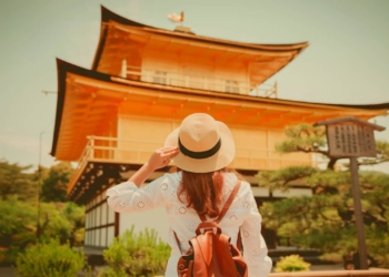 Voici un titre légèrement putaclic optimisé pour le SEO :

« 10 Astuces Essentielles à Connaître Avant de Voyager : Ce Que Personne Ne Vous Dit ! »