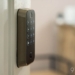 Découvrez comment le verrou à empreinte digitale d’ADT révolutionne votre système de sécurité Nest !