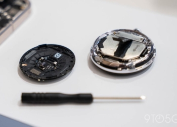 Découvrez le Processus de Réparation du Google Pixel Watch 4 : Plus de Chargeurs à Venir !