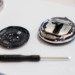 Découvrez le Processus de Réparation du Google Pixel Watch 4 : Plus de Chargeurs à Venir !