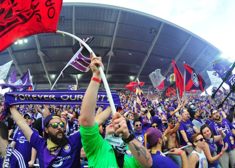 Découvrez les Incontournables Accessoires des Tribunes et Fan Zones : Transformez Votre Expérience Sportive!