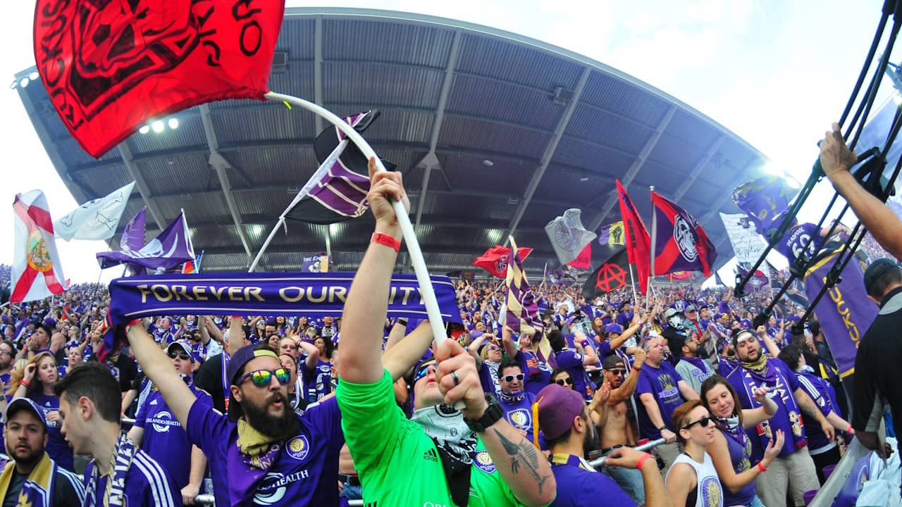 Découvrez les Incontournables Accessoires des Tribunes et Fan Zones : Transformez Votre Expérience Sportive!