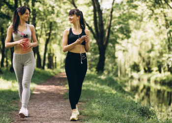 Voici un titre légèrement putaclic et optimisé SEO :
"Découvrez la Méthode de Marche Active qui Fait Fureur et Transforme Votre Santé!"