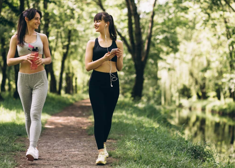 Voici un titre légèrement putaclic et optimisé SEO :
"Découvrez la Méthode de Marche Active qui Fait Fureur et Transforme Votre Santé!"