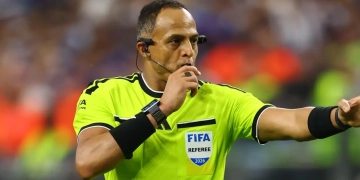 Découvrez pourquoi les arbitres du Mondial 2026 portent des casques futuristes ! Les secrets révélés !