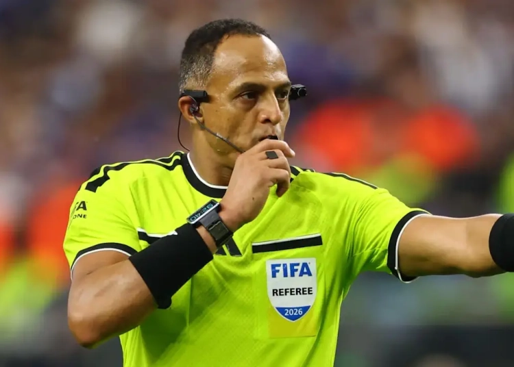 Découvrez pourquoi les arbitres du Mondial 2026 portent des casques futuristes ! Les secrets révélés !