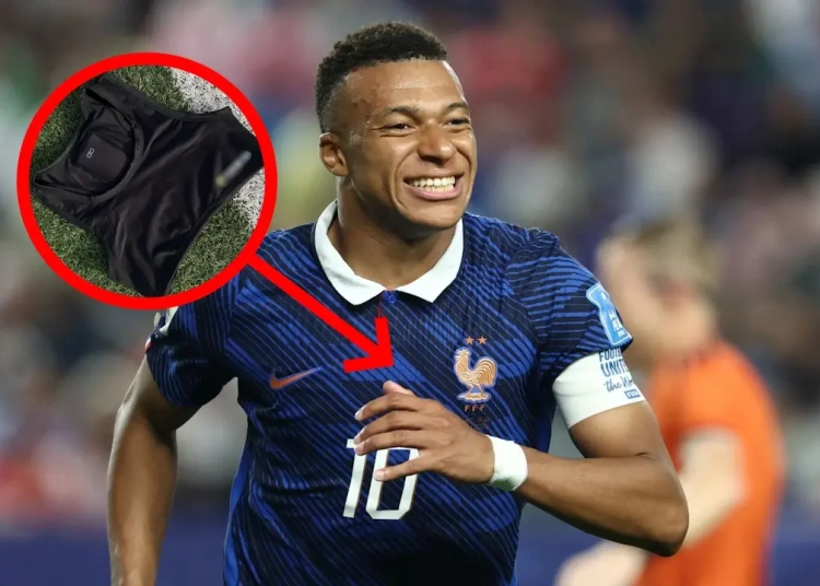 "Découvrez comment les joueurs révolutionnent leur performance avec des brassières GPS sous le maillot !"