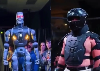 Un humain défie un robot humanoïde sur le ring : La véritable bataille de Terminator !