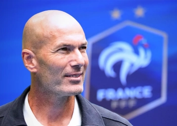 Bien sûr ! Voici un titre légèrement putaclic tout en intégrant des mots-clés SEO :
"Découvrez le Style de Jeu Étonnant de l’Équipe de France : Stratégies et Secrets Dévoilés !"